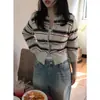 Enviado. Cardigan de punto a rayas de manga larga, chic coreano, retro, rejuvenecedor y versátil, con botones pequeños para mujer, 19916