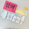 Caja de Regalo de la Fortuna Vajilla para Pastel Juego de Siete Piezas para Panaderías, Postres, Cumpleaños Juego Combinado Desechable de Cubiertos y Platos de Plástico