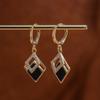 Pendientes de Diamante Negros Personalizados de Moda Cobre Chapado en Oro Real Lujo Ligero Moda Alto Sentido Elegante Elegante Hebilla de Oreja Pendientes Viento Frío