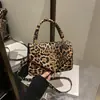 Bolsas Femininas Transfronteiriças 2026 Novo Estilo Coreano Bolsa de Ombro para o Dia a Dia, Fashion e Simples, Design de Nicho, Bolsa de Ombro Único Transversal de Alta Qualidade