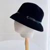 Elegante gorro de punto estilo francés para mujer, gorro cálido tipo pantalla para otoño e invierno con hebilla de cinturón, sombrero tipo cubo para uso diario al aire libre, moderno