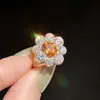 Anillo de Flor de Rubí Naranja Ovalado Estilo Palacio de Lujo Ligero Incrustado con Circonita Anillo Retro Elegante de Diamante Completo