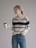 Tejido de punto Henley a rayas color blanco roto para principios de otoño para mujer, nuevo estilo 2026, estilo coreano suave, ambiente, top