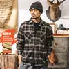 Jaqueta-camisa masculina estilo retrô americano 2026 novo modelo, camisa xadrez com forro de fleece, top solto de manga longa masculino de alta qualidade