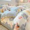 Conjunto de 4 Peças de Veludo Leite Floco de Neve de Inverno Desenho Animado Capa de Colcha de Veludo Grossa Conjunto de 3 Peças Quente para Cama de Dormitório Venda por Atacado