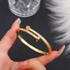 Pulsera de acero inoxidable 304 que no se decolora, superventas transfronterizo, moderna y versátil, pulsera para mujer incrustada de diamantes, oro de 18k al vacío