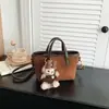 Colección de otoño transfronteriza nueva: bolso de hombro retro de gamuza para mujer, un bolso cruzado o de mano elegante y discreto para el día a día