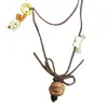 Nuevo collar colgante de oso y estrella con cuentas de madera, cadena para suéter de lujo ligero vintage de alta gama, accesorio elegante lindo y versátil