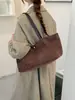 Bolso de mano retro, bolso de mano de gamuza al por mayor, bolso de hombro nuevo y popular, bolso de axila de gran capacidad, bolso de moda para el día a día
