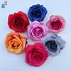 Cabeza de flor búlgara, rosa retro americana, fondo para decoración al aire libre, flores artificiales, conjunto de centro comercial, flor falsa