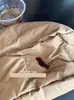 Color de Muestra 90 Chaqueta de Plumas de Ganso Blanca Tres Pruebas Cálida Ajustada con Capucha Chaqueta Corta de Plumas Nuevo Estilo Invierno 2025 G102313