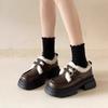 Mocassins femininos estilo britânico retrô com fivela dupla 2024 outono e inverno novos sapatos de couro pequenos com sola grossa e forro de lã