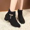 Botas para Mujer 2024 Invierno Nuevo Estilo Gamuza Tacón Medio Tacón Grueso Corto Botas de Tacón Alto Versátiles para Mujer Lujo Accesible