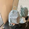 Mochila Transfronteiriça para Estudante Universitário Feminino 2026 Nova Moda Mini Mochila Pequena para Ir ao Trabalho Passeio Viagem Bolsa de Ombro Dupla