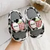 Pantuflas Quentes de Algodão com Forro de Lã Xadrez Fofo para Meninas, Pantufas Planas Antiderrapantes Silenciosas para Casa, Pantufas Peludas para Crianças Mais Velhas