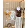 COMO OFICIAL Blusa de malla relajada estilo coreano con retazos, hombros descubiertos y mangas acampanadas para mujer 2026 Verano 28102