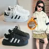 Zapatos Deportivos Forrados de Felpa para Niños 2026 Estilo Nuevo Primavera/Otoño Unisex para Niños Zapatos Tipo Tenis con Punta de Concha Suela Suave Antideslizantes Cálidos Zapatos Casuales