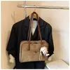 Bolsa Grande Capacidade Feminina 2026 Nova Retrô Nicho Casual Bolsa de Ombro Toque de Luxo Trabalho Deslocamento Bolsa Almofada