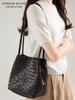 Nova Bolsa de Ombro Trançada de Design de Nicho 2025 para Mulheres, Estilo Coreano, High-End, Tendência, Versátil, Bolsa de Mão Retrô para Mulheres