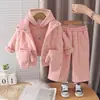 Conjunto de inverno para meninas 2026 novo estilo, colete quente espesso e estiloso, conjunto de três peças de inverno para crianças, disponível para dropshipping