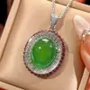 2026 Novo Modelo Hua Bi Joias Calcedônia Verde Simulada Vintage Luxuosa Conjunto de Pingentes Incrustados Pedra Principal 15*18 Atacado