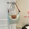 Bolso nuevo con forma de dumpling: ligero, versátil y elegante para ir al trabajo. Un bolso moderno y minimalista, perfecto como bolso de hombro o para llevar bajo el brazo. Tamaño pequeño