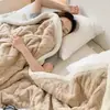 Manta gruesa de lana de cordero, nueva manta de sofá de invierno 2026, manta de forro polar de coral para siesta en la oficina