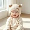 Gorro para bebé 2026, gorro de punto estilo coreano para otoño e invierno, unisex, lindo con ala ancha, diseño que cubre las orejas y un pequeño patrón de abeja