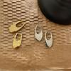 Pendientes sencillos en forma de U con baño de oro y cobre para otoño e invierno, diseño de nicho retro europeo y americano, pendientes de nicho que combinan con todo para uso diario.