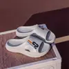 Sandalias deportivas para hombre, nuevo modelo de verano, para interior con suela gruesa, cómodas, antideslizantes, duraderas, transpirables, pantuflas de EVA para hombre