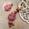 Colgante Llavero de Cinabrio de Alto Contenido Loto de Cinabrio Pixiu Llavero Arena Dorada Morada Colgante para Cadena de Bolso de Teléfono Móvil de Buena Suerte