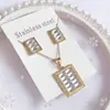 Nuevo especial transfronterizo explosión de tendencia europea y americana titanio acero alta calidad color collar pendientes traje femenino joyería de concha real