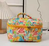 Bolsa de Maquillaje Portátil de Gran Capacidad 2026 con Pequeño Patrón Floral, Bolso Acolchado de Flores Lindas para Mujer