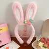 Tiara de urso morango fofa adorno de cabeça feminino outono e inverno pelúcia para lavar o rosto faixa de cabelo antiderrapante faixa de cabelo de pressão para todos os tipos de cabelo coque de cabelo