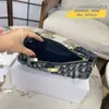 Original2025 Novo Modelo Série Dourada Bordado de Monograma Bolsa de Ombro Transversal Versátil da Moda