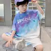 Conjunto de Duas Peças de Camiseta Esportiva Fina e Shorts para Meninos, Novo Conjunto Casual com Estampa Digital de Verão 2026