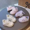 Zapatillas Deportivas para Niñas 2026 Primavera Nuevo Estilo Malla Transpirable Estilo Coreano Brillantes Zapatos de Entrenamiento Alemanes Zapatos Casuales para Niñas Suela Suave