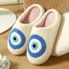 Pantuflas de algodón más vendidas transfronterizas para mujer, pantuflas gruesas con suela para invierno con forro polar, uso en interiores en casa, que cubren el talón, pantuflas de algodón cálidas para hombre