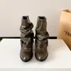 Botas western curtas estilo uva com saltos grossos, bico redondo plissado, botas de montaria estilo calça, botas com fivela de cinto preta vintage