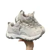 Sapatos femininos populares, tênis dad de sola grossa, que aumentam a altura 2026 novo outono versátil casual emagrecedor sola macia tênis esportivos
