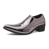 Zapatos casuales de cuero brillantes estilo europeo para primavera y otoño, zapatos de vestir de punta a la moda con cremallera frontal, zapatos formales de tacón grueso para aumentar la altura