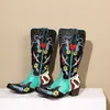 Botas de tacón cuadrado bordadas con costuras, remaches de moda, botas de caballero puntiagudas de Amazon, comercio exterior, botas altas, color verde