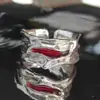 Yongye Xinghe Ling Miaomiao Mesmo Estilo Anel de Dedo Vermelho Escuro Noite Lava Temperamento Branco Anel de Dedo Indicador Aberto Feminino