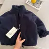Chaqueta de lana de cordero hecha a medida para niños, colección de invierno 2025, chaqueta con forro polar para niños pequeños y niños, prenda exterior de color liso, chaqueta cálida estilo coreano para bebés