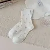 Calcetines largos con estampado floral rosa, estilo mujer, calcetines de otoño temprano estilo coreano hasta la mitad de la pantorrilla, con ribete dulce de encaje, estampado de lunares, sin costuras, resistentes al olor y con diseño de volantes