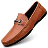 Zapatos casuales de cuero genuino de alta gama con suelas suaves y cuero suave, originarios de marcas italianas, ahora disponibles a un precio de ganga debido a liquidación de exportación