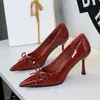 6316-A5 Zapatos de Tacón Alto Estilo Europeo y Americano con Punta Fina, Boca Baja, Moño, Diseño Hueco, Charol, Tacón Delgado, Zapatos sin Cordones para Mujer