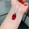 2023 Novo Colar com Pingente Cruzado Brilhante Europeu e Americano Retrô Vermelho Conjunto de Brincos Moda Feminina Gota