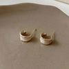Pendientes de gota esmaltada en forma de C estilo vintage de Hong Kong, de moda para mujer, ligeros, lujosos, de alta gama, de metal irregular y sencillo.