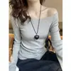 Suéter vermelho de um ombro para mulheres, novo estilo outono/inverno 2026, camiseta assimétrica de manga longa, camada interna de tricô ombro a ombro, moderno